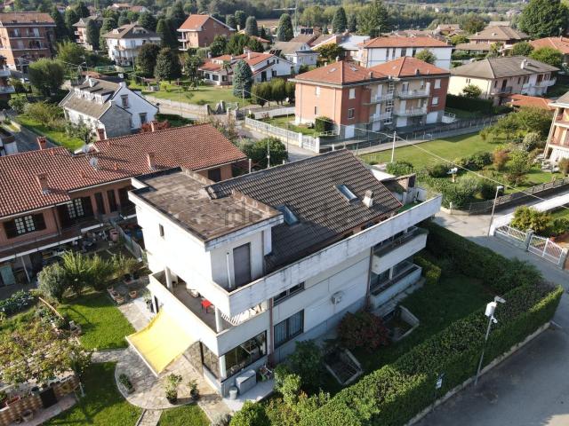 Villetta bifamiliare in vendita di 298 m² in Strada Bucet, 14