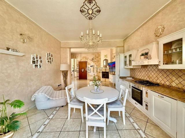 Villetta bifamiliare in vendita di 298 m² in Via Melchiorre Langhi, 25