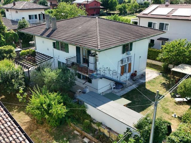 Villetta bifamiliare in vendita di 298 m² in Via Quartirolo, 43