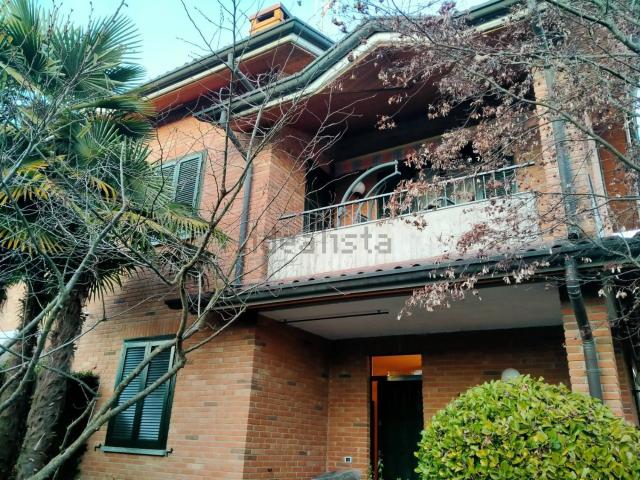 Villetta bifamiliare in vendita di 298 m² in Via Sally Mayer, 2