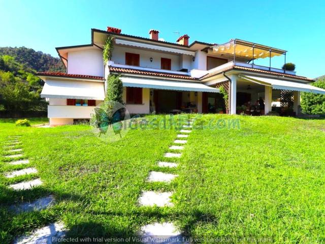 Villetta bifamiliare in vendita di 299 m² in Via Bibolto