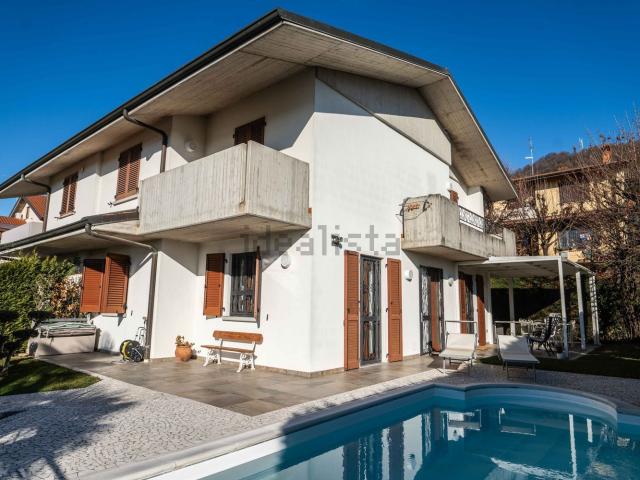 Villetta bifamiliare in vendita di 299 m² in Via Monte Grappa