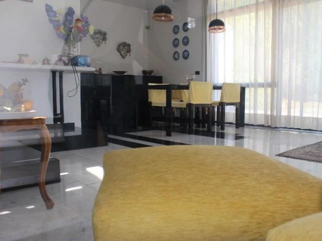 Villetta bifamiliare in vendita di 299 m²