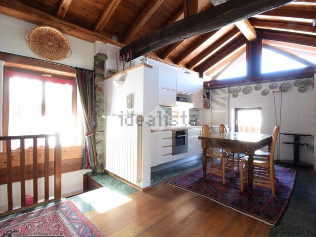 Villetta bifamiliare in vendita di 203 m² in Frazione Tilly, 93