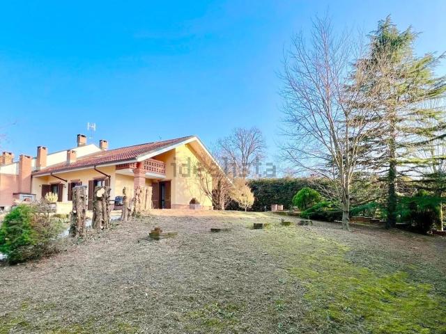 Villetta bifamiliare in vendita di 203 m² in Via Broglia, 47