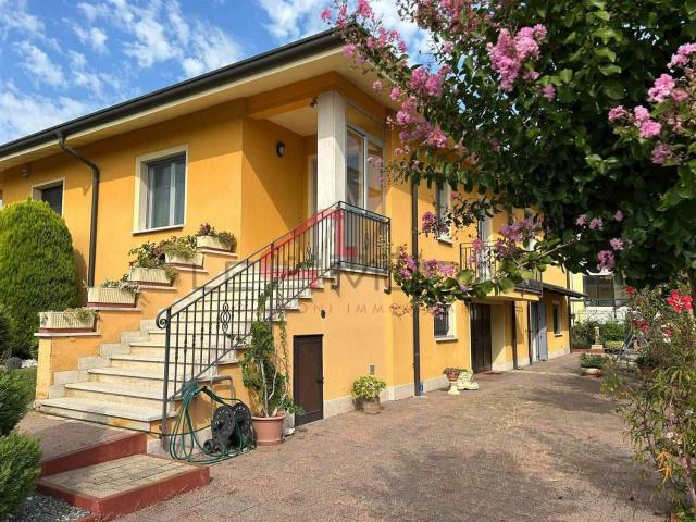 Villetta bifamiliare in vendita di 203 m²