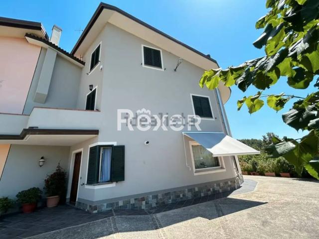 Villetta bifamiliare in vendita di 200 m² in Contrada Rosa