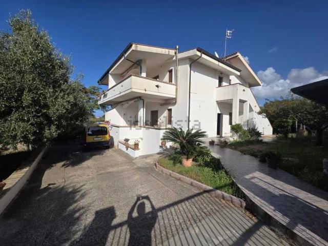 Villetta bifamiliare in vendita di 200 m² in Contrada Tono
