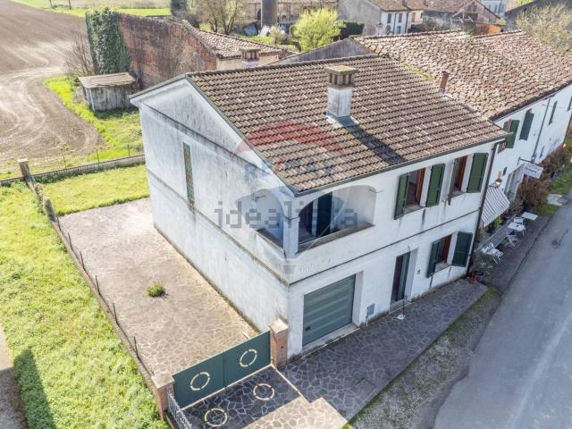 Villetta bifamiliare in vendita di 200 m² in Frazione Pomara, 16
