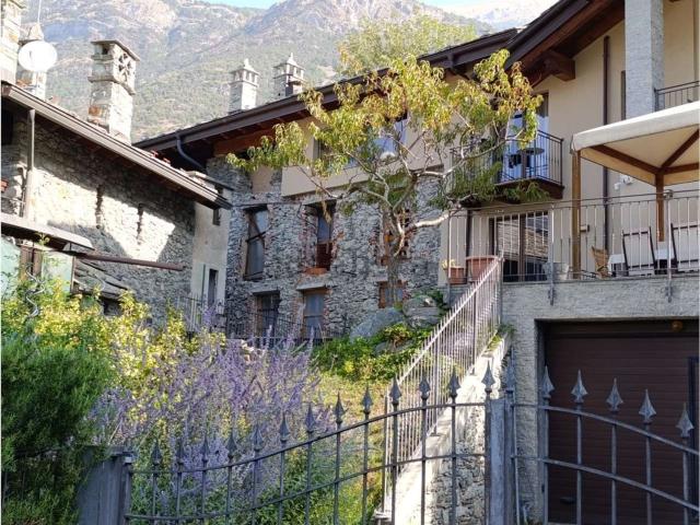 Villetta bifamiliare in vendita di 200 m² in Località Renard