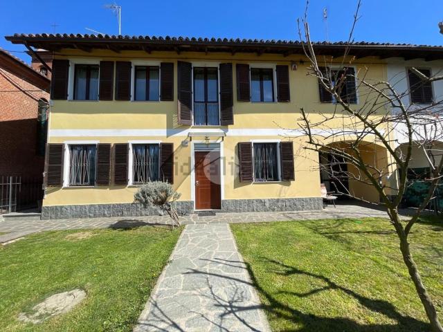 Villetta bifamiliare in vendita di 200 m² in Frazione Revignano, 176