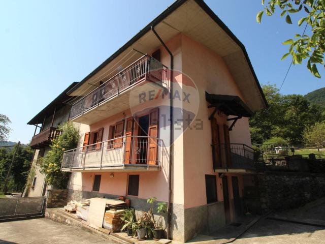 Villetta bifamiliare in vendita di 200 m² in Frazione Sambusita, 4