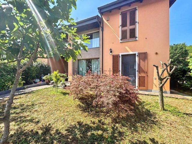 Villetta bifamiliare in vendita di 200 m² in Frazione Torre Sacchetti
