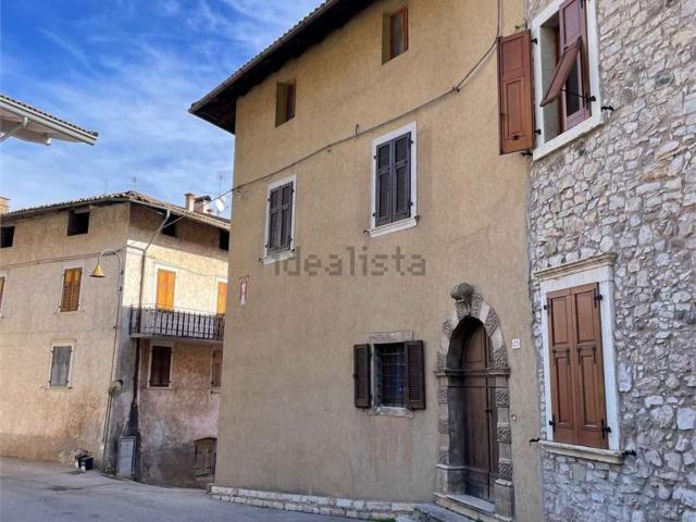 Villetta bifamiliare in vendita di 200 m² in Piazza Castelbarco