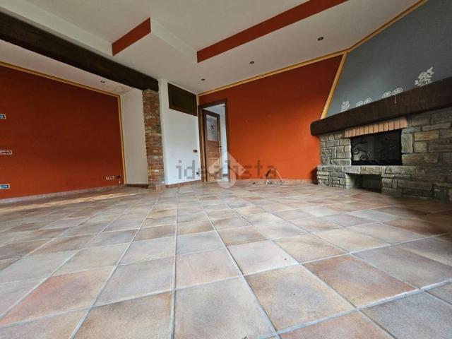 Villetta bifamiliare in vendita di 200 m² in Strada dei Botti