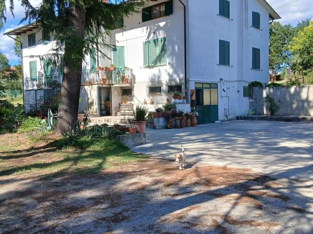 Villetta bifamiliare in vendita di 200 m² in Strada di Montalcino, 1