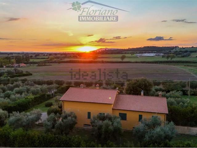 Villetta bifamiliare in vendita di 200 m² in Strada Senza Nome