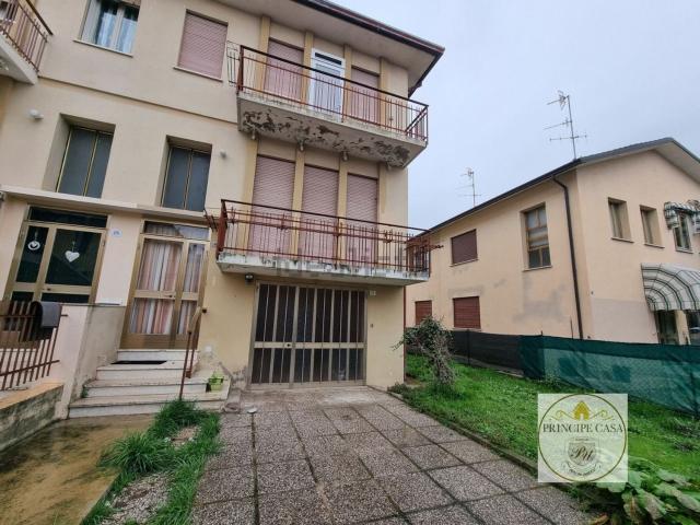 Villetta bifamiliare in vendita di 200 m² in Via Tito Livio