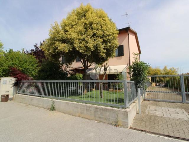Villetta bifamiliare in vendita di 200 m² in Via Tolentino, 241