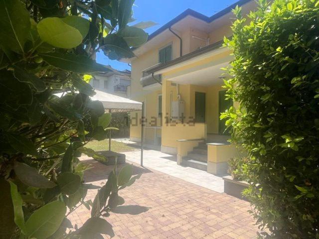 Villetta bifamiliare in vendita di 200 m² in Via Torquato Tasso, 1