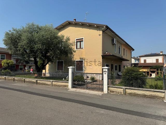 Villetta bifamiliare in vendita di 200 m² in Via Trento