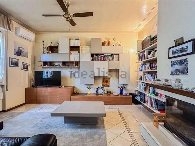 Villetta bifamiliare in vendita di 200 m² in Via Udine