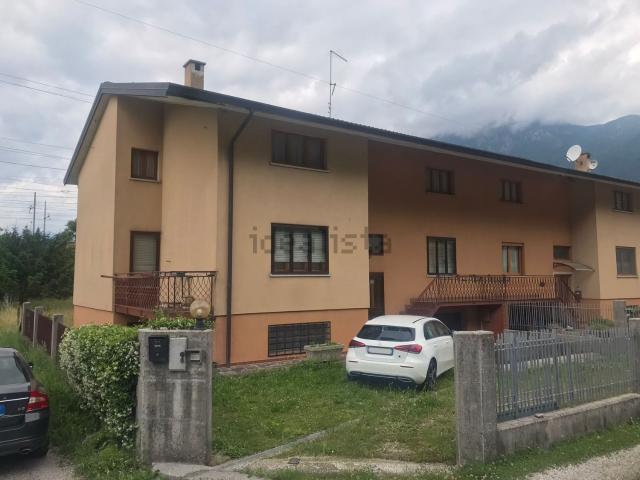 Villetta bifamiliare in vendita di 200 m² in Via Udine, 48