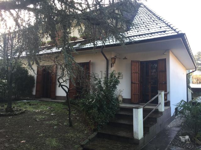 Villetta bifamiliare in vendita di 200 m² in Via UMBERTO I, 8