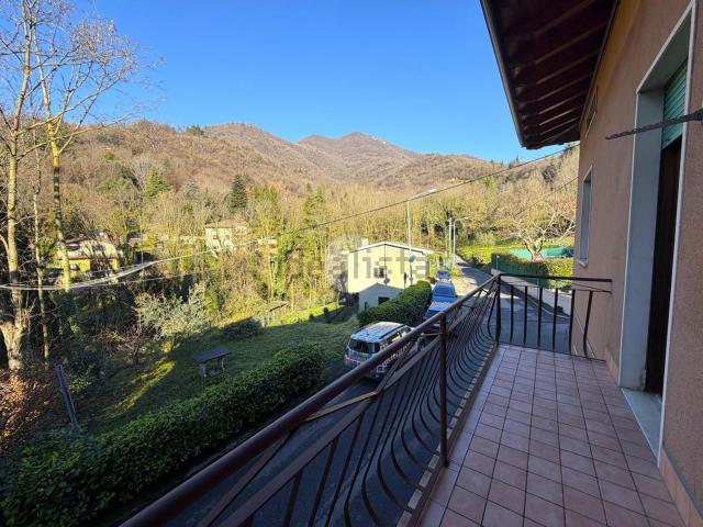 Villetta bifamiliare in vendita di 200 m² in Via Valpredina, 18