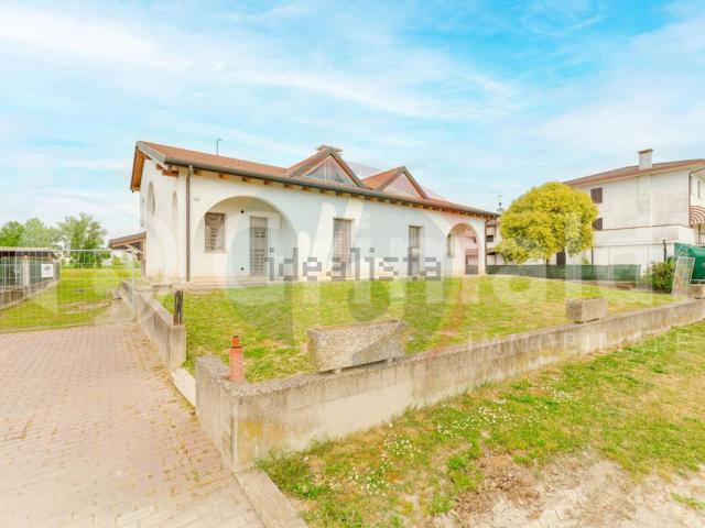 Villetta bifamiliare in vendita di 200 m² in Via Vittorio Veneto