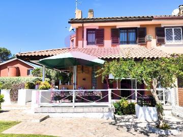 Villetta bifamiliare in vendita di 200 m² in Via Volturno, 19