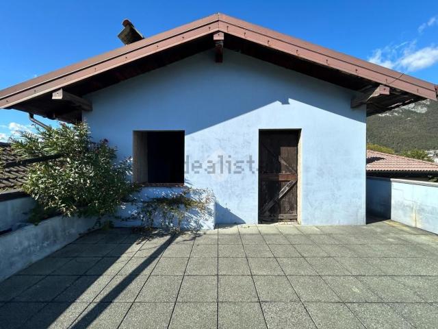 Villetta bifamiliare in vendita di 200 m² in Via Zamparo, 10