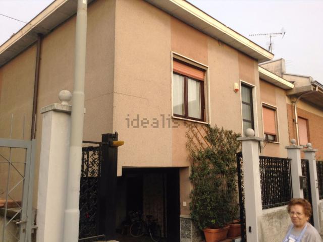Villetta bifamiliare in vendita di 200 m² in Via abruzzi, 17