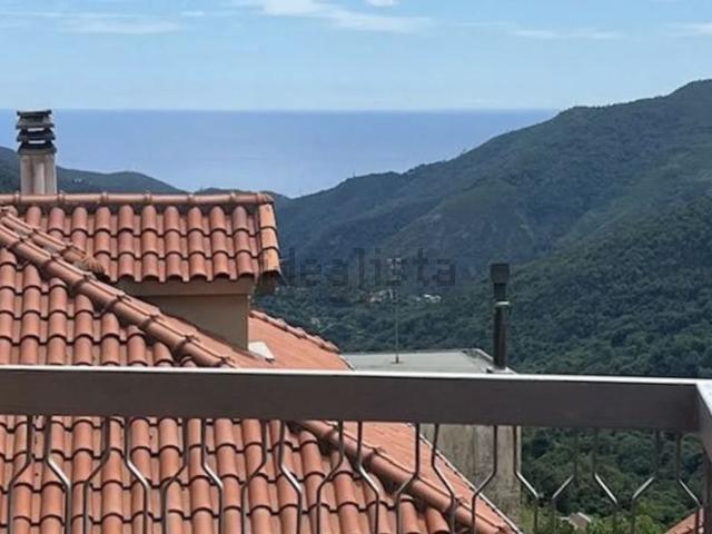 Villetta bifamiliare in vendita di 200 m² in Via Alpicella