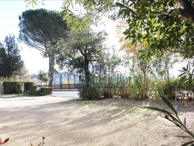 Villetta bifamiliare in vendita di 200 m² in Via Angelo Cortesi, 94