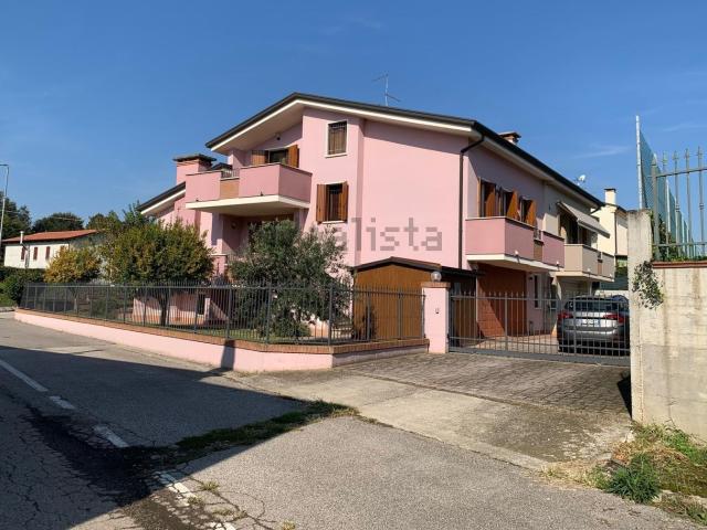 Villetta bifamiliare in vendita di 200 m² in Via Antonio Gramsci