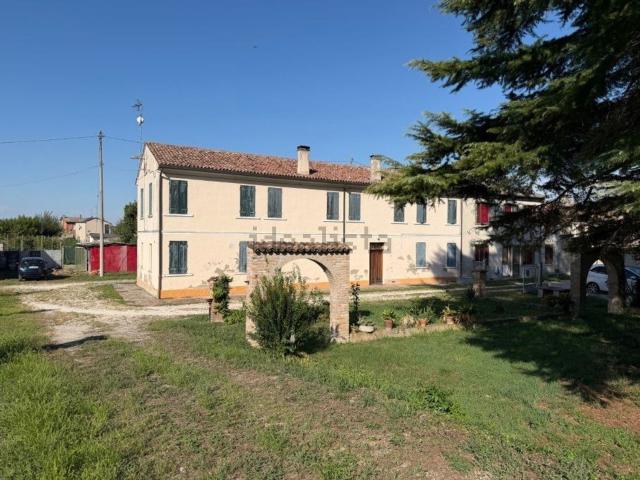 Villetta bifamiliare in vendita di 200 m² in Via Argine Po, 2170
