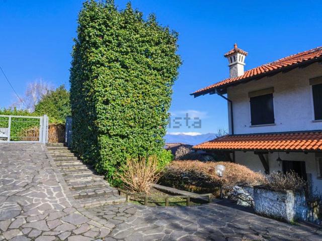 Villetta bifamiliare in vendita di 200 m² in Via Barberis Annovati, 38
