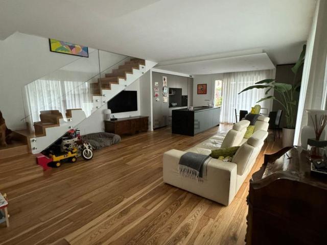 Villetta bifamiliare in vendita di 200 m² in Via Bolzani