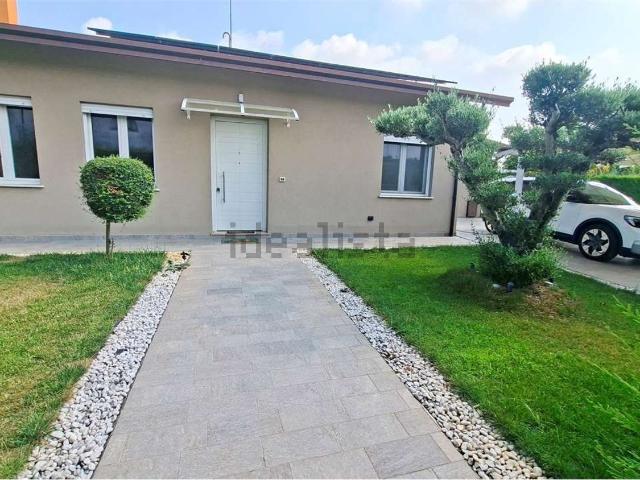 Villetta bifamiliare in vendita di 200 m² in Via Bosco Papadopoli