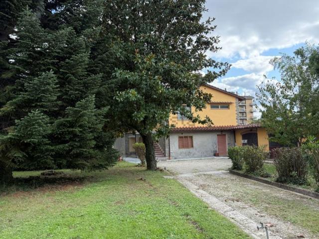 Villetta bifamiliare in vendita di 200 m² in Via Bruno Buozzi
