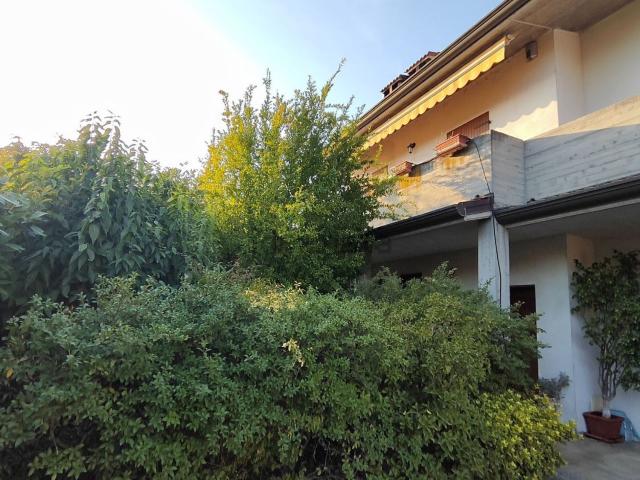 Villetta bifamiliare in vendita di 200 m² in Via Caravaggio, 11