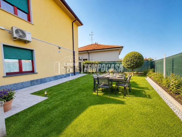 Villetta bifamiliare in vendita di 200 m² in Via Cevedale