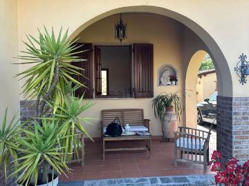 Villetta bifamiliare in vendita di 200 m² in Via Cocombola