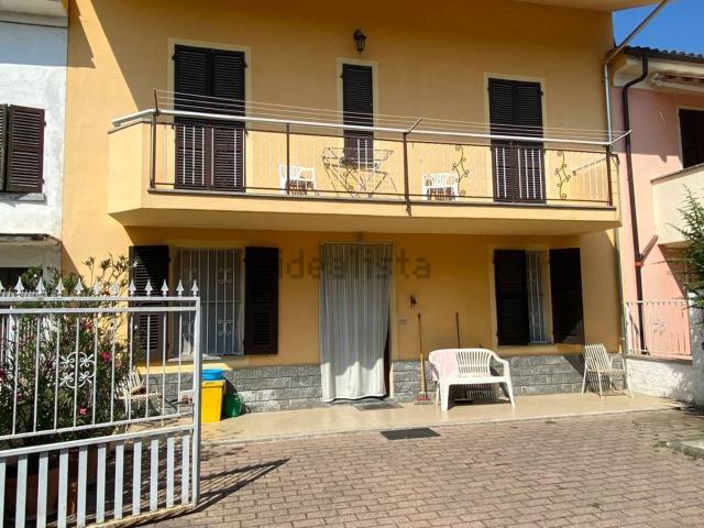 Villetta bifamiliare in vendita di 200 m² in Via Cortiglione, 11