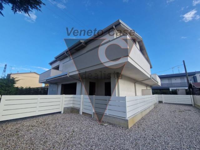 Villetta bifamiliare in vendita di 200 m² in Via Dalmazia