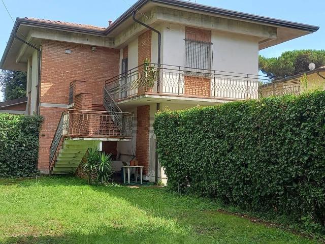 Villetta bifamiliare in vendita di 200 m² in Via dei Fichi