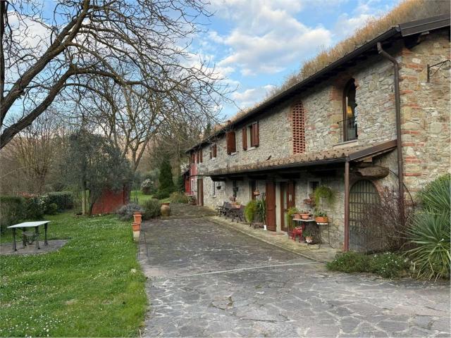 Villetta bifamiliare in vendita di 200 m² in Via del Cerbino, 15