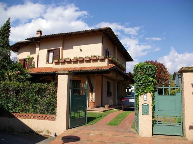 Villetta bifamiliare in vendita di 200 m² in Via del Paradiso, 19