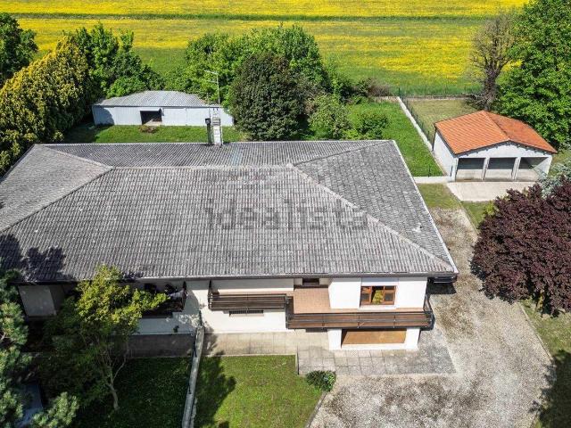 Villetta bifamiliare in vendita di 200 m² in Via del Parroco
